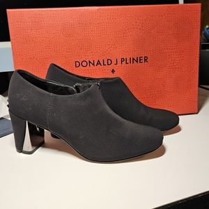 Donald J Pliner Calla - DD Black Crepe Elastic 6.5 M Bootie